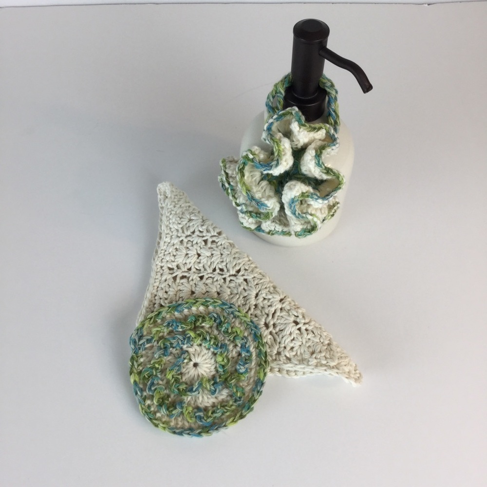Bath Set. - Picture 4 of 4